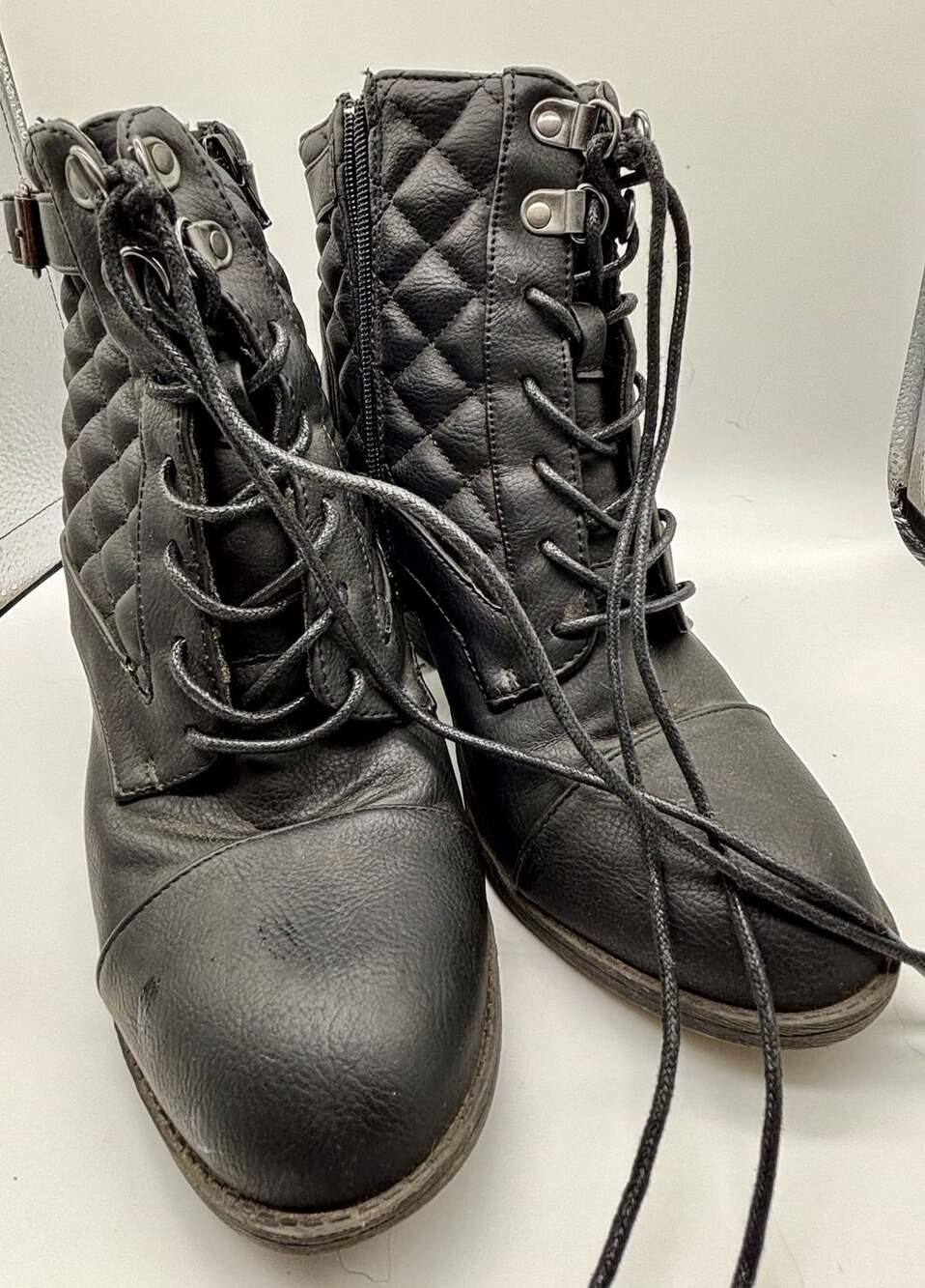 White Mountain Black Quilted Kanya Lace-Up Heel Combat Boots Size 8.5M